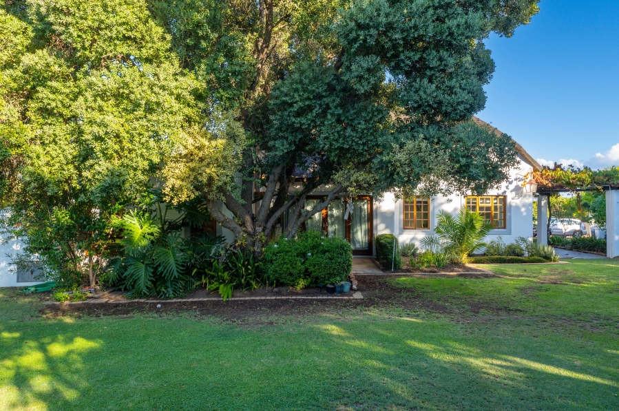 5 Bedroom Property for Sale in Langerug Western Cape